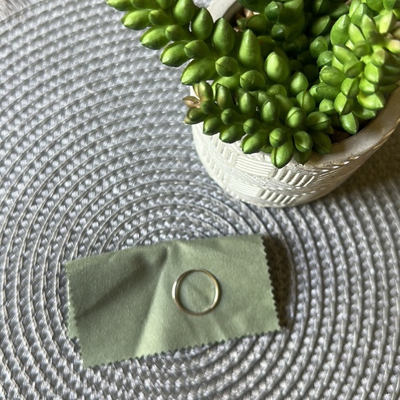 925 Sterling Sliver Ring - Picture 4 of 5